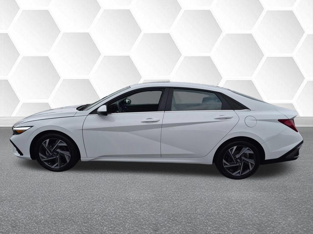 Used 2025 Hyundai Elantra Limited FWD image 6