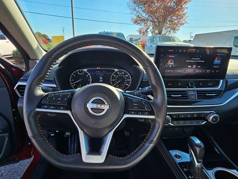 Used 2024 Nissan Altima 2.5 SR w/ SR Premium Package image 16