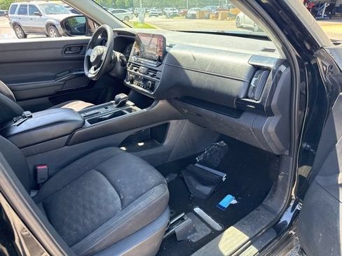 Used 2023 Nissan Pathfinder S FWD image 10