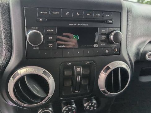 Used 2013 Jeep Wrangler Unlimited Sahara w/ Connectivity Group AWD/4WD image 22