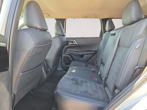 Used 2022 Mitsubishi Outlander SE FWD image 17