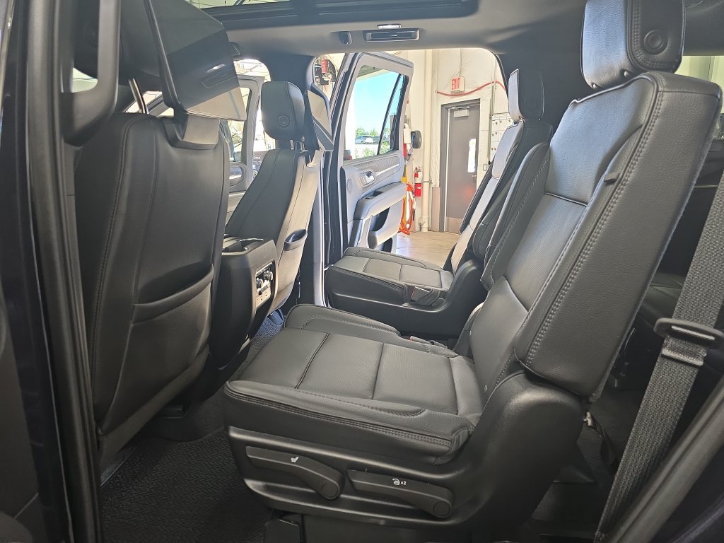 Used 2023 GMC Yukon Denali w/ Denali Reserve Package AWD/4WD image 15