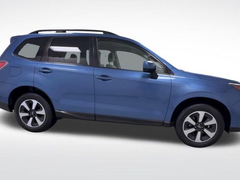 Used 2018 Subaru Forester 2.5i Premium w/ All-Weather Package AWD/4WD image 9