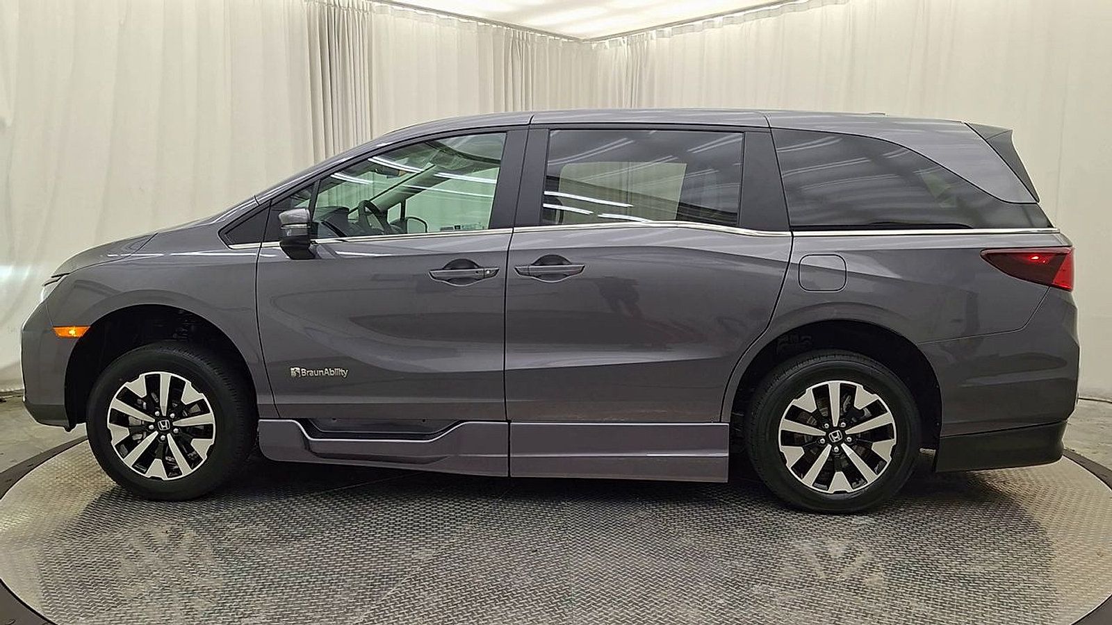 Used 2026 Honda Odyssey EX-L image 11