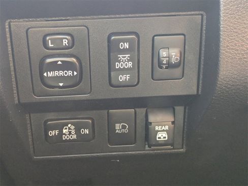 Used 2021 Toyota Tundra SR5 w/ SR5 Leather Package image 24