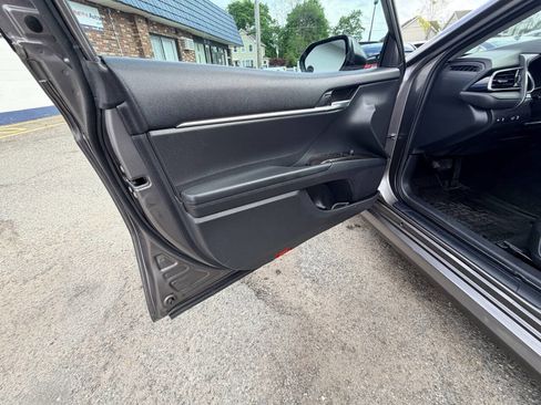 Used 2021 Toyota Camry LE image 40