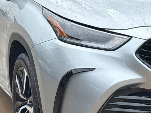 Used 2021 Toyota Highlander XSE FWD image 5