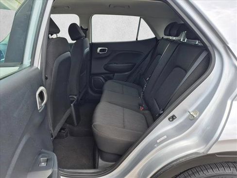 Used 2021 Hyundai Venue SE FWD image 19