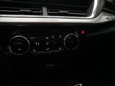 Used 2024 Chevrolet Trax LT w/ Sunroof Package FWD image 20