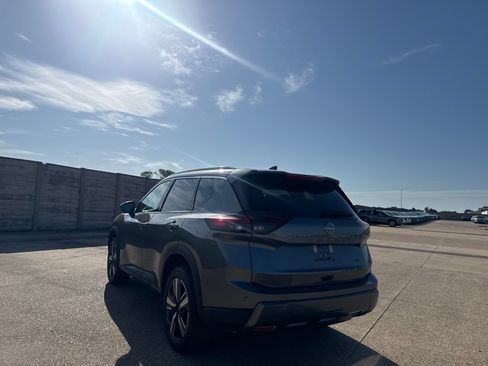 Certified 2026 Nissan Rogue SL FWD image 16
