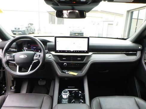 Used 2025 Ford Explorer Platinum w/ LUX Leather Package AWD/4WD image 11