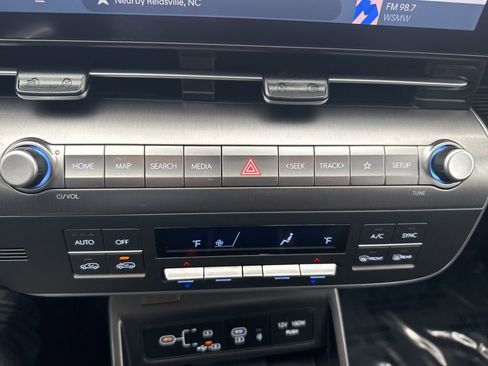 Used 2024 Hyundai Kona Limited image 23