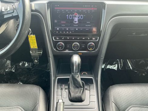 Used 2017 Volkswagen Passat 1.8T R-Line image 11