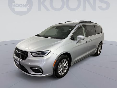 Used 2022 Chrysler Pacifica Touring-L image 1