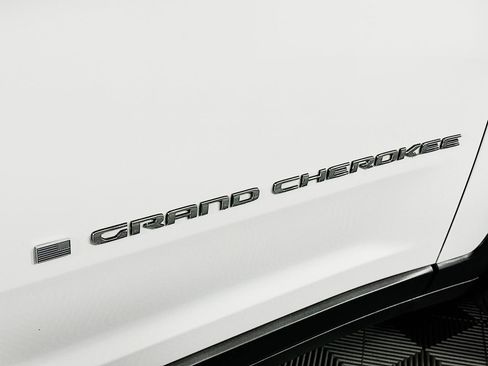 Used 2022 Jeep Grand Cherokee L Limited image 19