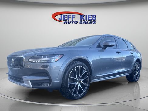 Used 2020 Volvo V90 T6 Cross Country image 1