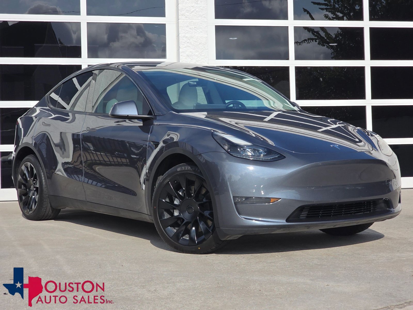 Used 2023 Tesla Model Y Long Range AWD/4WD image 1