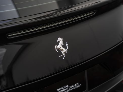 Certified 2018 Ferrari GTC4Lusso image 9
