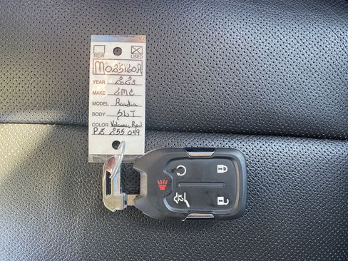 Used 2023 GMC Acadia SLT w/ Technology Package image 46