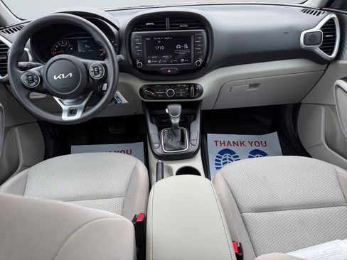 Used 2022 Kia Soul LX image 10
