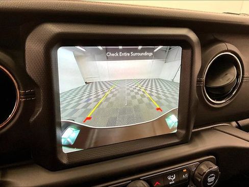 Used 2023 Jeep Gladiator Overland image 27