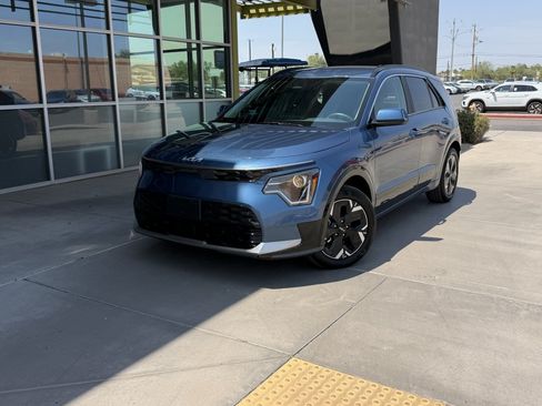 Used 2025 Kia Niro Wind FWD image 2