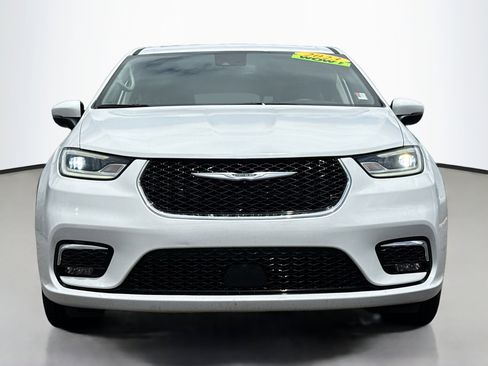 Used 2023 Chrysler Pacifica Touring-L FWD image 18
