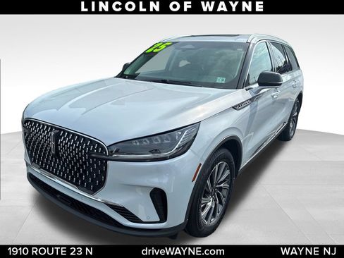 Certified 2025 Lincoln Aviator AWD image 1