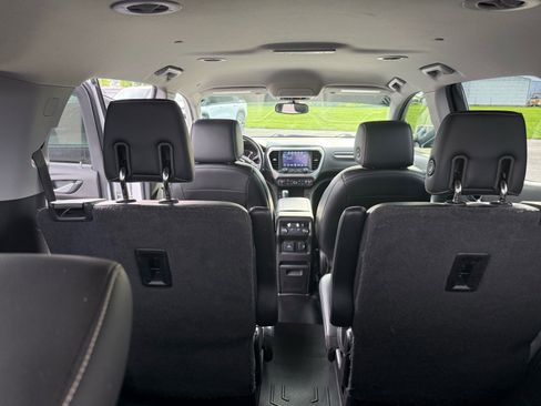 Used 2019 GMC Acadia SLT FWD image 17
