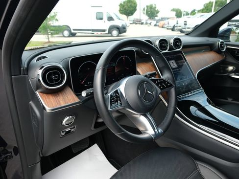 Used 2023 Mercedes-Benz GLC 300 image 3