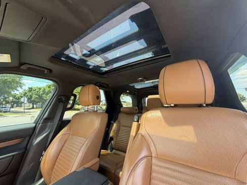 Used 2017 Land Rover Discovery HSE AWD/4WD image 13