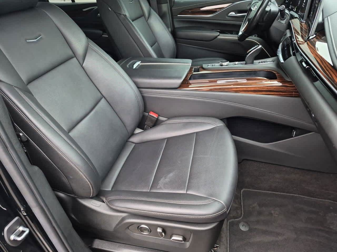 Used 2022 Cadillac Escalade Luxury AWD/4WD image 23