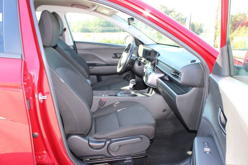Used 2025 Hyundai Kona SEL AWD/4WD image 11