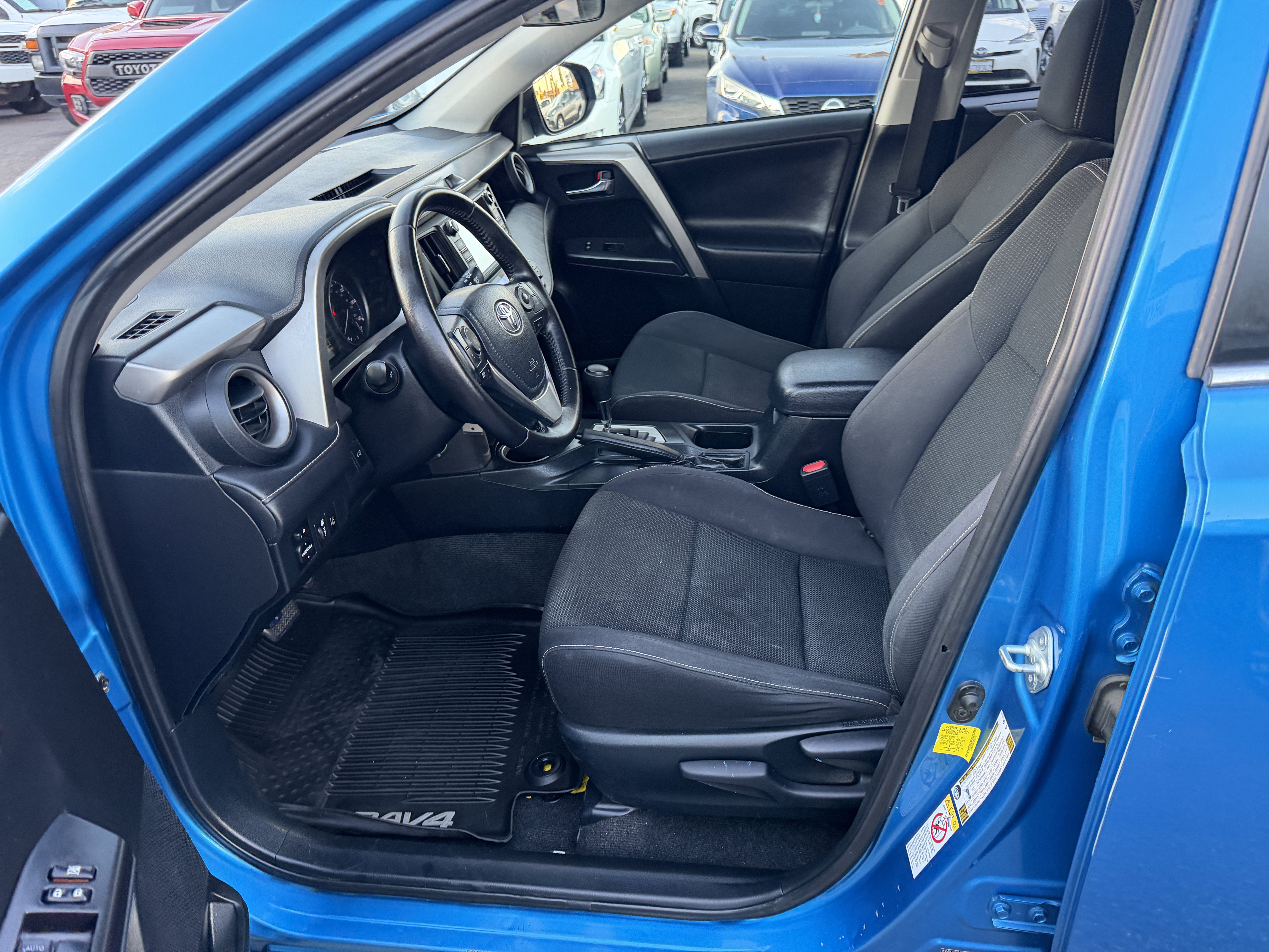 Used 2017 Toyota RAV4 XLE w/ Preferred Accessory Package FWD image 19
