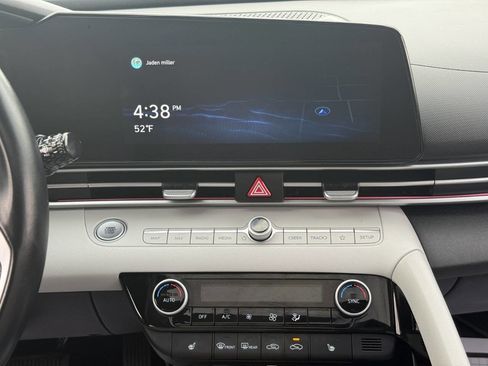 Used 2021 Hyundai Elantra Limited image 25