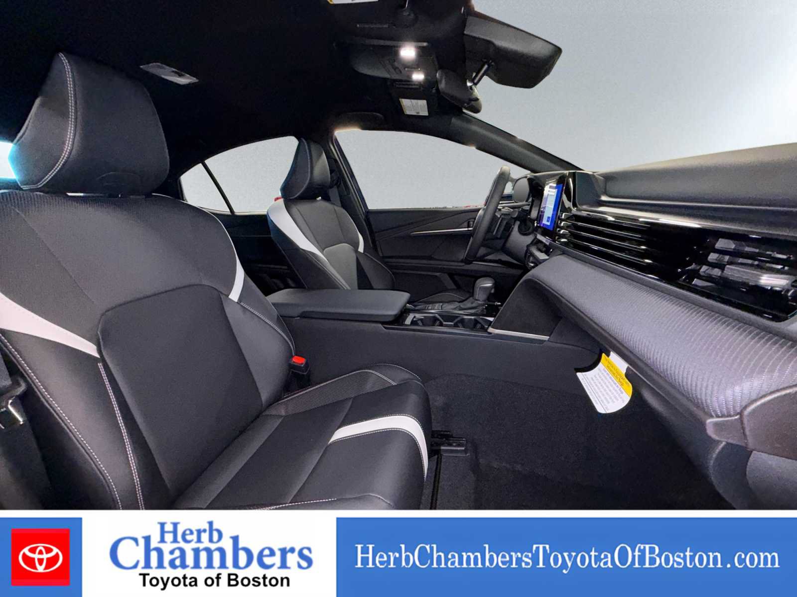Used 2026 Toyota Camry SE FWD image 17
