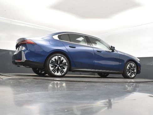 New 2026 BMW 530i w/ Premium Package image 42