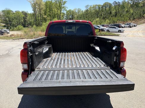 Used 2023 Toyota Tacoma SR5 w/ Technology Package RWD image 18