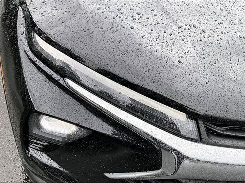 Used 2025 Chevrolet TrailBlazer LT FWD image 30