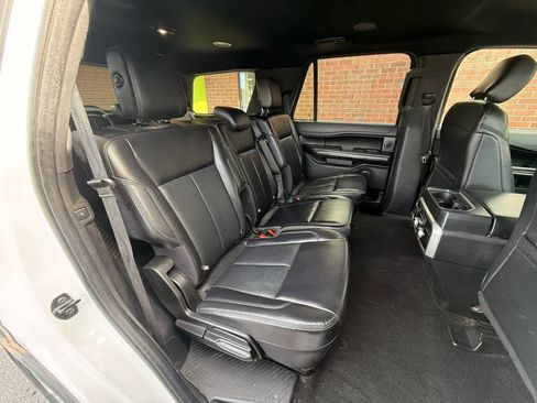 Used 2019 Ford Expedition XLT w/ Equipment Group 202A AWD/4WD image 10