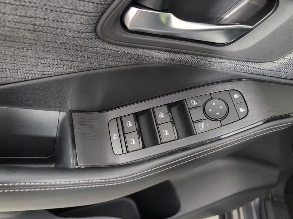 Used 2023 Nissan Rogue SV FWD image 19