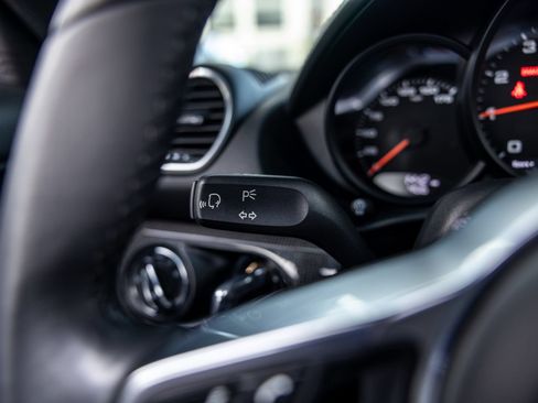 Certified 2024 Porsche 718 Boxster RWD image 35