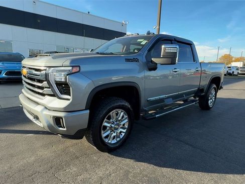 Used 2024 Chevrolet Silverado 3500 High Country w/ Technology Package image 4