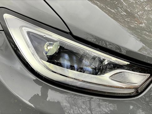 Used 2022 Chrysler Pacifica Limited w/ Uconnect Theater Family Group image 32