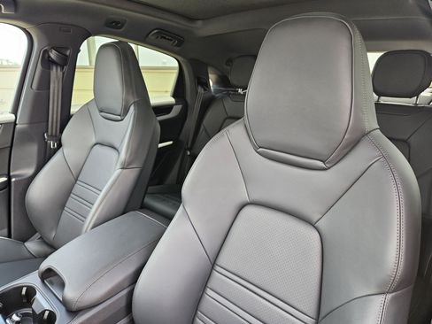 Certified 2026 Porsche Cayenne Coupe AWD/4WD image 6