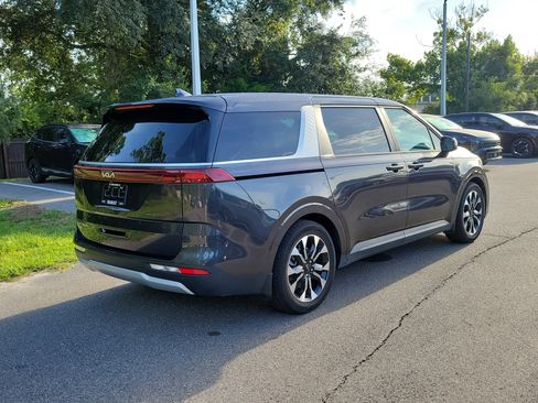 Used 2022 Kia Carnival EX FWD image 5