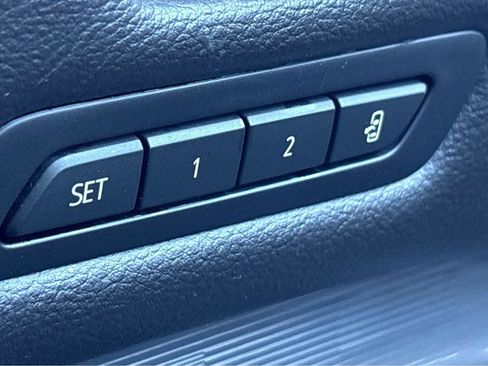Used 2025 Cadillac XT4 Premium Luxury FWD image 25
