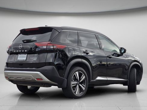 Used 2023 Nissan Rogue Platinum image 9