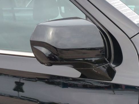 Used 2025 Chevrolet Suburban LT AWD/4WD image 12