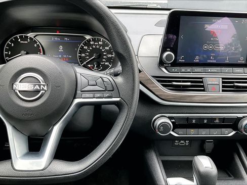 Certified 2025 Nissan Altima 2.5 SV FWD image 24